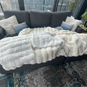 UGG queen bed set with two shams